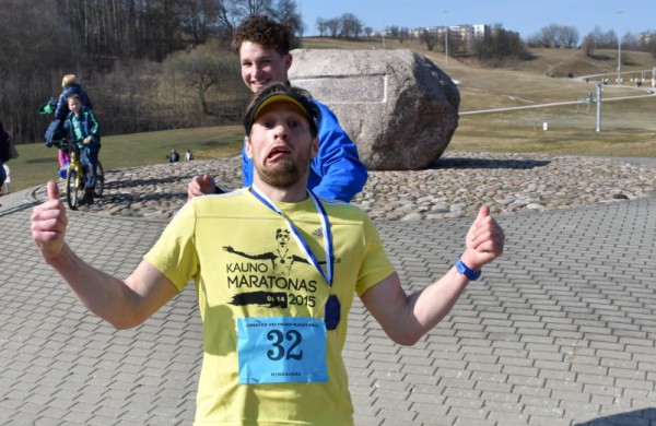 Aplink tvenkinius ratus suko ir ilgų nuotolių bėgikai