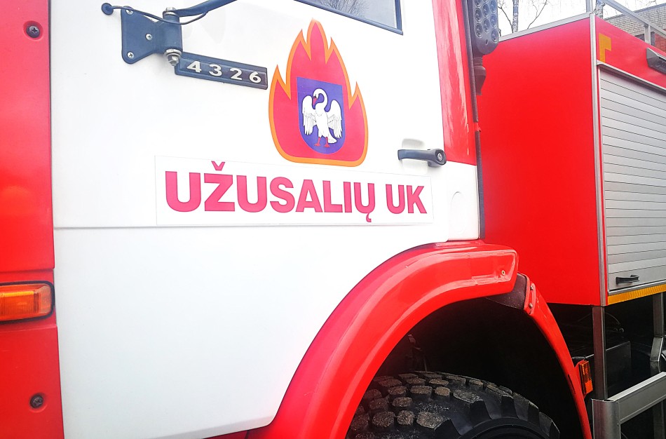 Dūmai virš Užusalių suneramino gyventojus