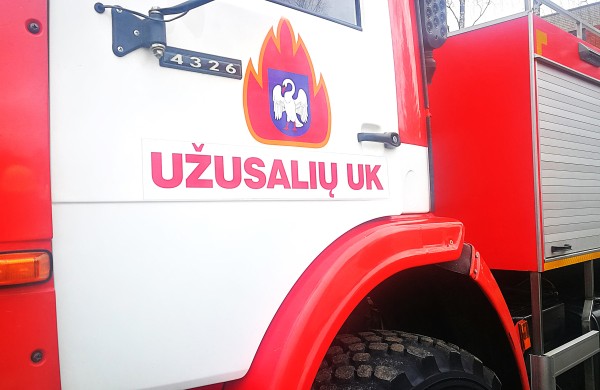 Dūmai virš Užusalių suneramino gyventojus