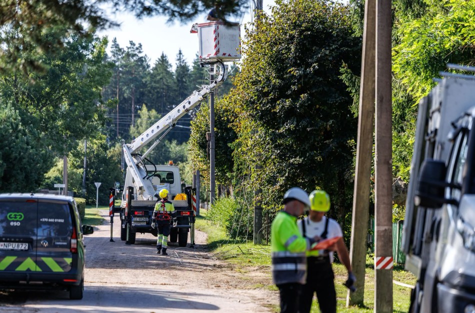 ESO tinklo atstatymas artėja prie pabaigos: audros sukelti sutrikimai pašalinti jau beveik 90 proc. vartotojų