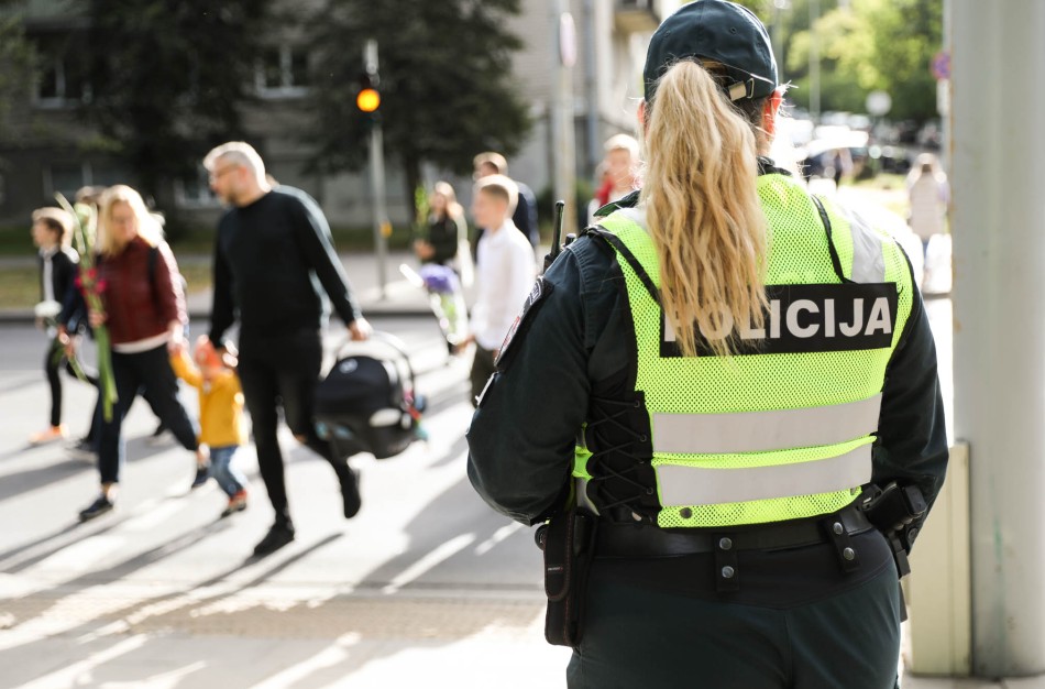 Rugsėjo 1-osios rytą – ypatingas policijos ir savanorių dėmesys perėjoms prie mokyklų:  ko tikimasi iš vairuotojų