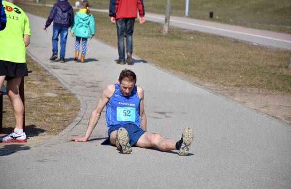 Aplink tvenkinius ratus suko ir ilgų nuotolių bėgikai