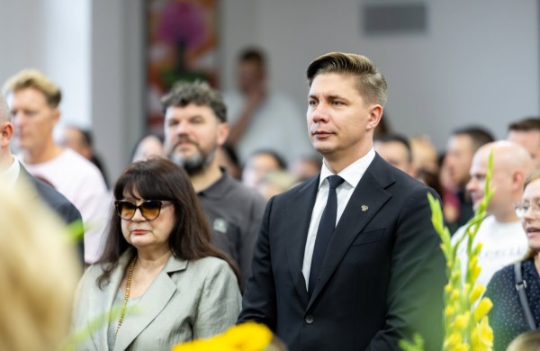 Premjero vaikai mokysis Jonavoje: Rugsėjo 1-ąją M. Sinkevičius šeimą atvedė į Justino Vareikio progimnaziją