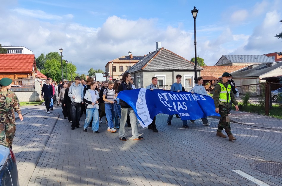 „Už šių skaičių yra žmonės“: Jonavoje Atminties keliu prisiminti prieš 85 metus nužudyti žydai