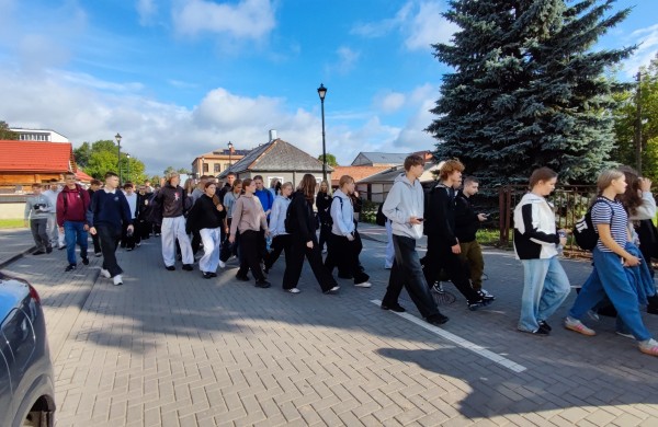 „Už šių skaičių yra žmonės“: Jonavoje Atminties keliu prisiminti prieš 85 metus nužudyti žydai
