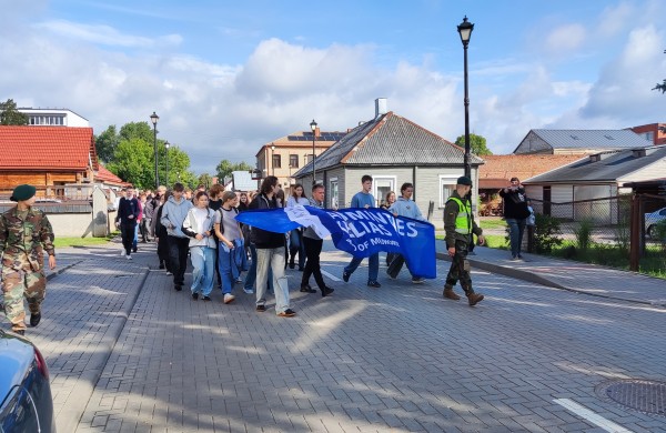 „Už šių skaičių yra žmonės“: Jonavoje Atminties keliu prisiminti prieš 85 metus nužudyti žydai