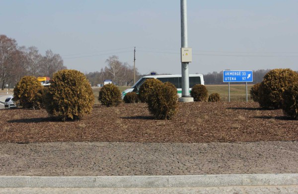 Pabiro maždaug dvi dešimtys maišų su karbamidu