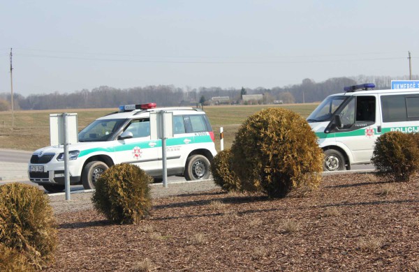 Pabiro maždaug dvi dešimtys maišų su karbamidu