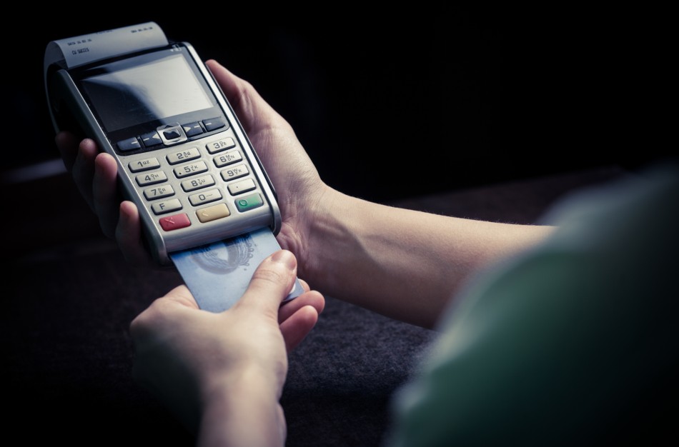 Už prekę sumokate vieną kartą, už atsiskaitymą - dar kartą: Lietuvos bankas paaiškino, kada tai teisėta, o kada - ne