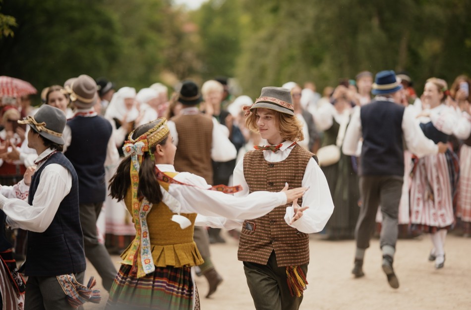 Tradicija, kuri vienija: etninės kultūros akcija vėl šokdins visą Lietuvą 