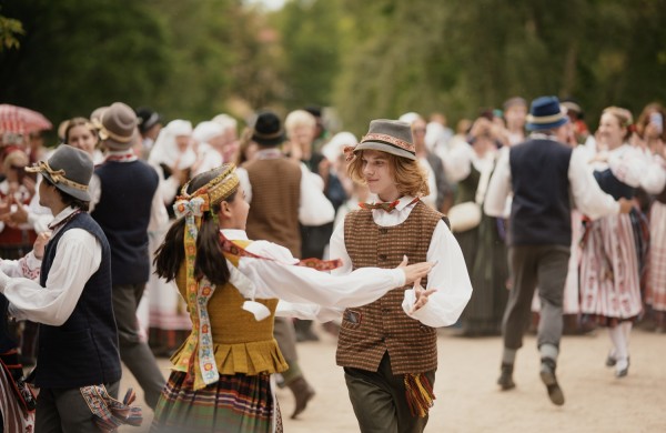 Tradicija, kuri vienija: etninės kultūros akcija vėl šokdins visą Lietuvą 