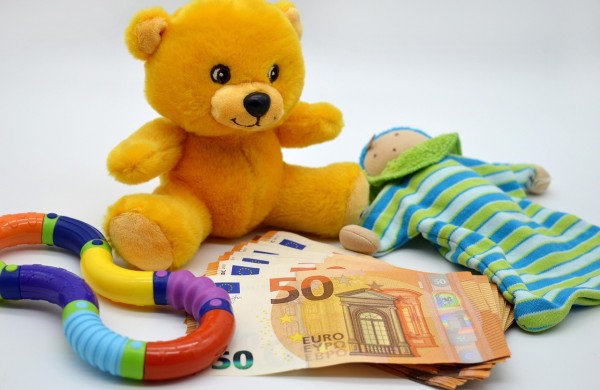 Spręs, ar griežtinti atsakomybę už piktybinį vengimą išlaikyti vaiką
