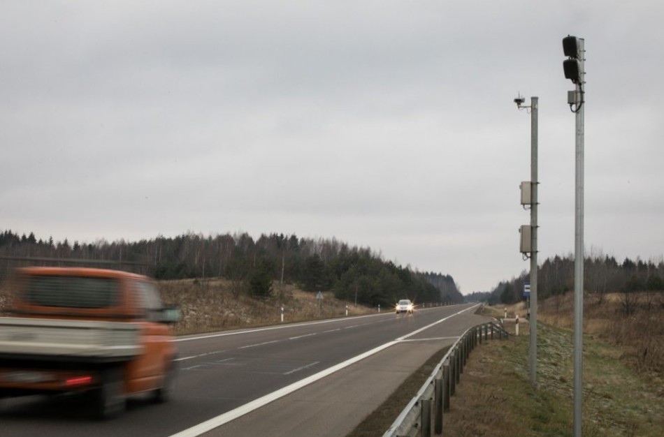 Savaitės lakstūnas skriejo kelyje Jonava–Kėdainiai–Šeduva, užfiksuoti ir šimtai vairuotojų su telefonais rankose