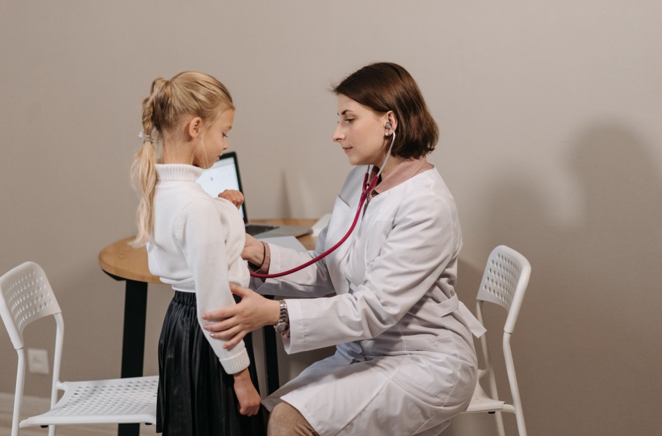 Vaikų, sergančių lėtinėmis ligomis, priežiūra taps nuoseklesnė: nustatytas privalomas sveikatos būklės stebėjimo periodiškumas
