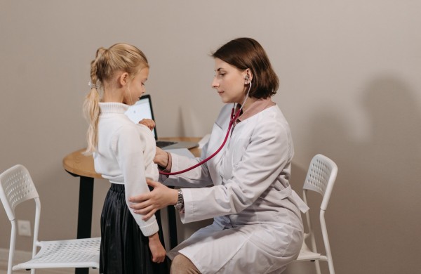Vaikų, sergančių lėtinėmis ligomis, priežiūra taps nuoseklesnė: nustatytas privalomas sveikatos būklės stebėjimo periodiškumas