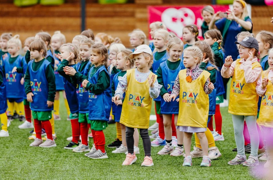 Kurkime daugiau galimybių mergaitėms: kviečiame tapti „Playmakers“ centru