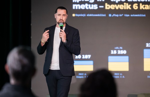 „Regitra“ pristatė elektromobilio vairuotojo portretą: kas juos  išskiria iš kitų?  