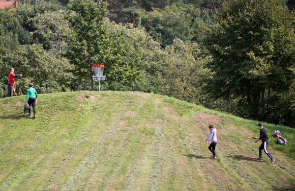 Jonavos parke - Lietuvos diskgolfo finalas: žiūrovai kviečiami išvysti neįprastą sportą iš arti