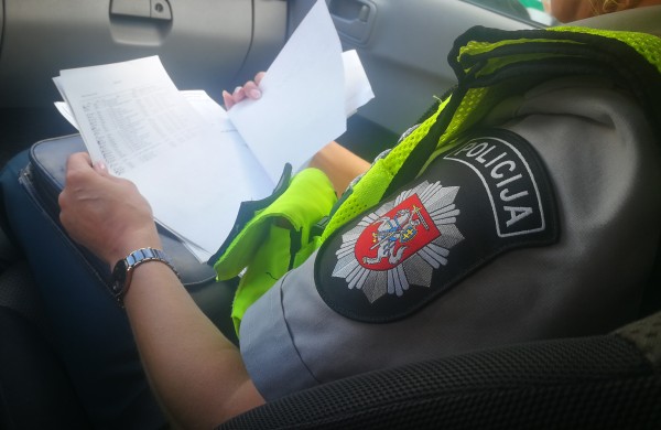 Jonavos rajone narkotinių medžiagų radinys, kitu atveju - neblaivus vairuotojas