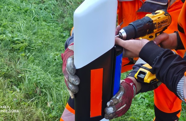 400 laukinių gyvūnų atbaidymo atšvaitų Lietuvos keliuose: bus vertinamas jų efektyvumas