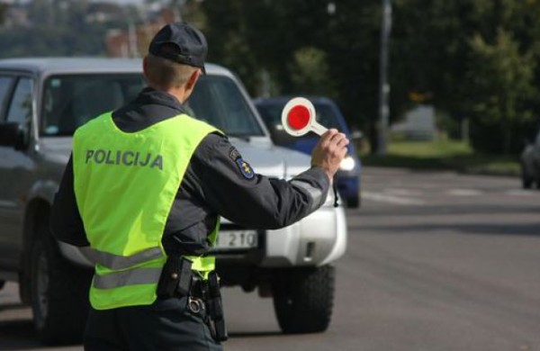 Jonavoje automobilyje rastos įtartinos medžiagos