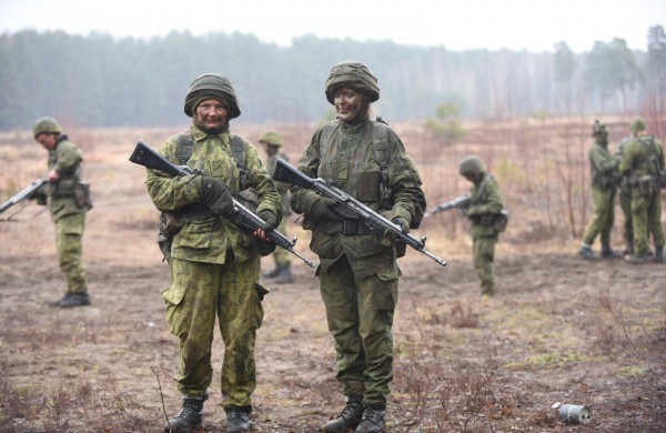 Savanorių būryje karybos pradžiamokslio mokėsi ir dviejų anūkų močiutė