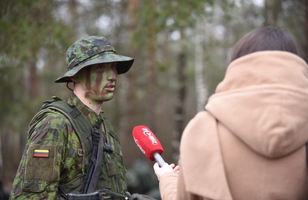 Savanorių būryje karybos pradžiamokslio mokėsi ir dviejų anūkų močiutė