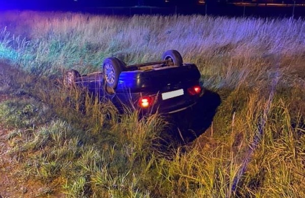 Jonavoje „Audi“ vertėsi ant stogo, dvi keleivės išvežtos į ligoninę