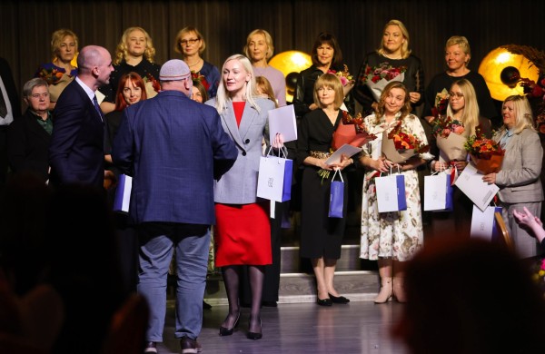 Nuo jaunųjų pedagogų iki Metų mokytojo: Jonavoje pagerbti švietimo bendruomenės žmonės