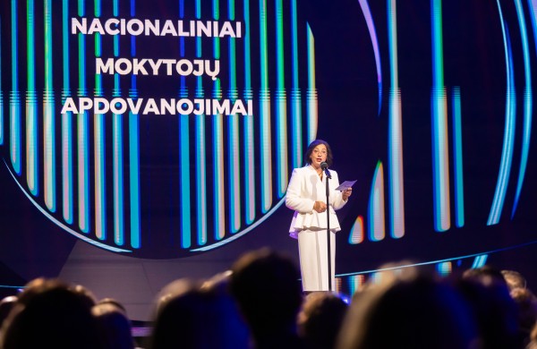 Tarptautinę mokytojų dieną pagerbti iškilūs Lietuvos pedagogai – įteiktos nacionalinės premijos, viena jų - Ingai Kuuzeorg-Petrikonienei