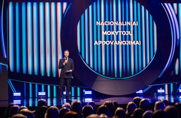 Tarptautinę mokytojų dieną pagerbti iškilūs Lietuvos pedagogai – įteiktos nacionalinės premijos, viena jų - Ingai Kuuzeorg-Petrikonienei