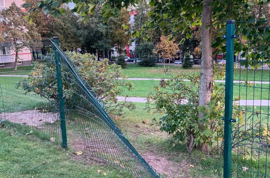 ,,Kiek kainuoja J. Ralio stadiono tvoros remontas?": jonavietė siūlo sprendimą, gimnazija pateikia atsakymą 