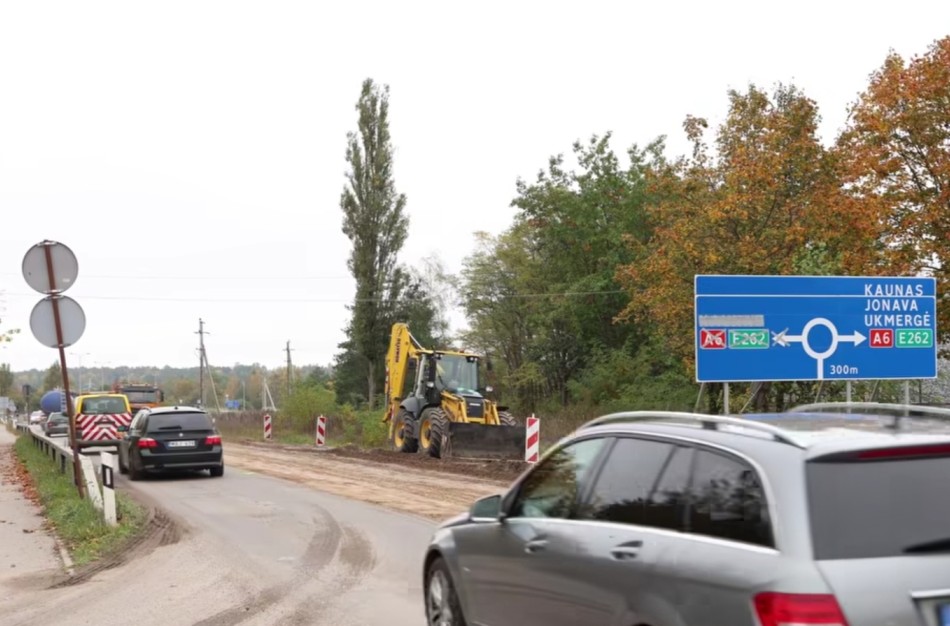 „Via Lietuva“ planuoja informuoti iš anksto, tačiau kelio į Ruklą remontas Jonavoje prasidėjo netikėtai