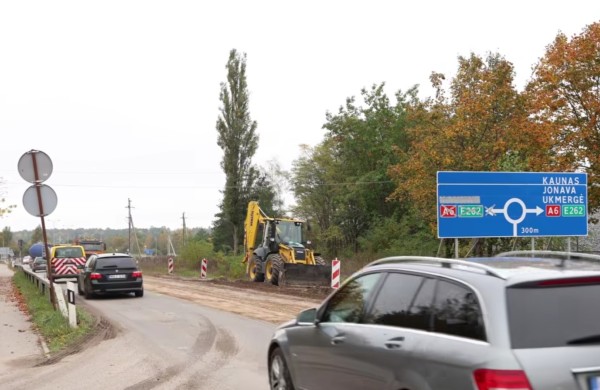 „Via Lietuva“ planuoja informuoti iš anksto, tačiau kelio į Ruklą remontas Jonavoje prasidėjo netikėtai