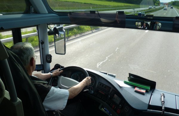 Seimui pritarus, tolimojo susisiekimo autobusų keleiviai nuo lapkričio galės važiuoti perpus pigiau