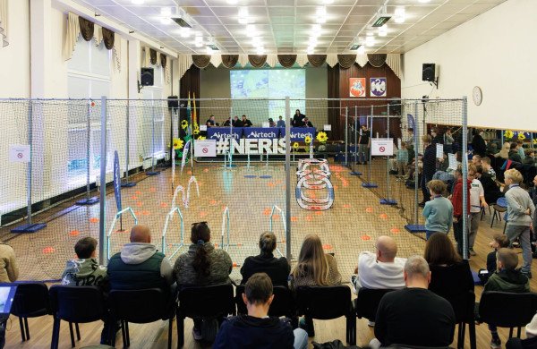 Jonavoje surengtos „Airtech“ mikro dronų varžybos