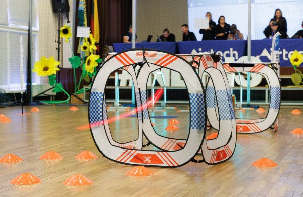 Jonavoje surengtos „Airtech“ mikro dronų varžybos