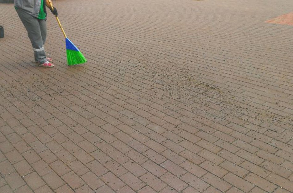 Jonavoje nustatyta, kiek valandų socialinės pašalpos gavėjai turės skirti visuomenei naudingai veiklai