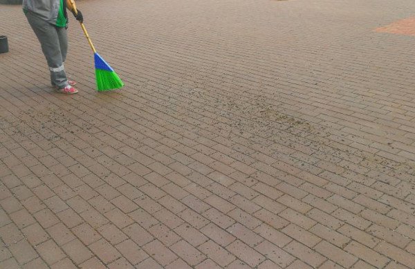 Jonavoje nustatyta, kiek valandų socialinės pašalpos gavėjai turės skirti visuomenei naudingai veiklai