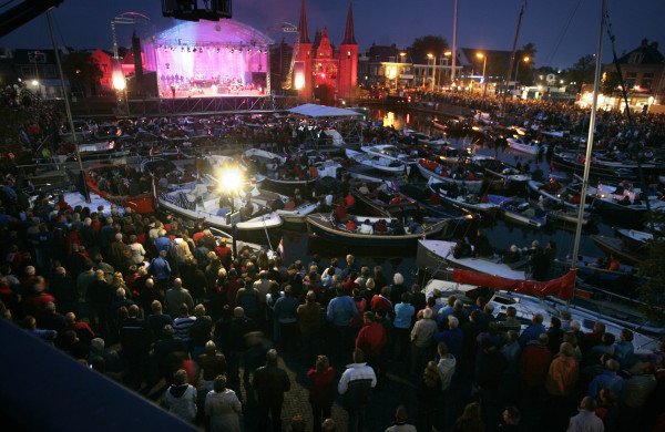 Su André Rieu ir Andrea Bocelli dirbęs dirigentas meta iššūkį rimtai klasikai: į Kauną atveža orkestrą-fenomeną 