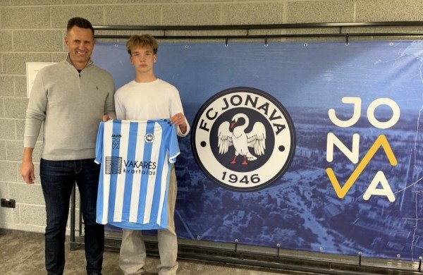 Matas Mirončikas pasirašė ilgalaikę profesionalią sutartį su FK ,,Jonava"