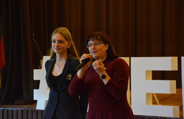 Respublikinė konferencija „Maži darbai – dideli pokyčiai“ subūrė mokinius bendrystei 