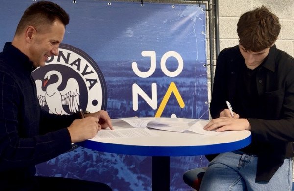 Jonavos futbolo akademijos auklėtinis Domas Petruševičius pasirašė ilgalaikę profesionalią sutartį su FK Jonava