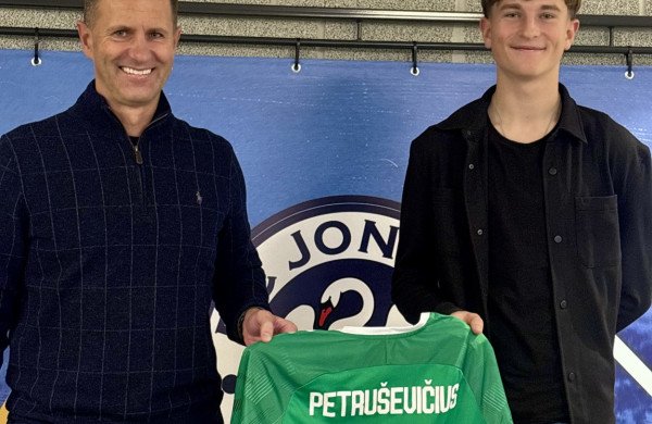 Jonavos futbolo akademijos auklėtinis Domas Petruševičius pasirašė ilgalaikę profesionalią sutartį su FK Jonava