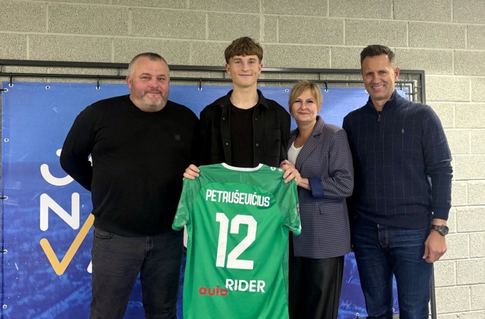 Jonavos futbolo akademijos auklėtinis Domas Petruševičius pasirašė ilgalaikę profesionalią sutartį su FK Jonava
