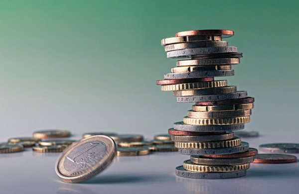 Nuspręsta leisti naujo nominalo - 3 eurų - monetas