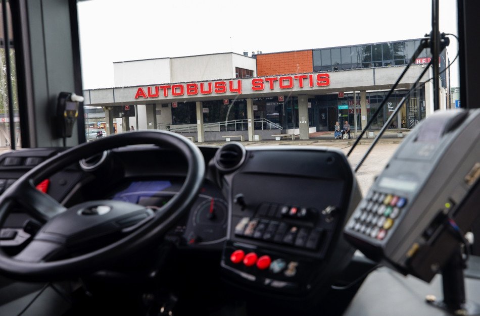 „Jonavos autobusai“ skelbia apie pokyčius: papildomi reisai į kapines ir pasikeitę grafikai