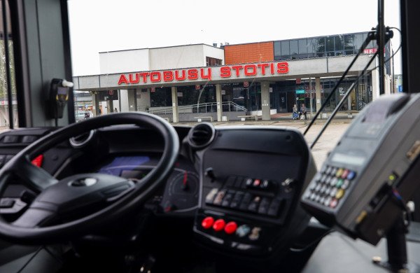„Jonavos autobusai“ skelbia apie pokyčius: papildomi reisai į kapines ir pasikeitę grafikai