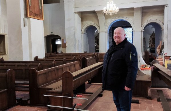 Jonavos Šv. apaštalo Jokūbo bažnyčioje - pirmosios mišios po remonto pertraukos