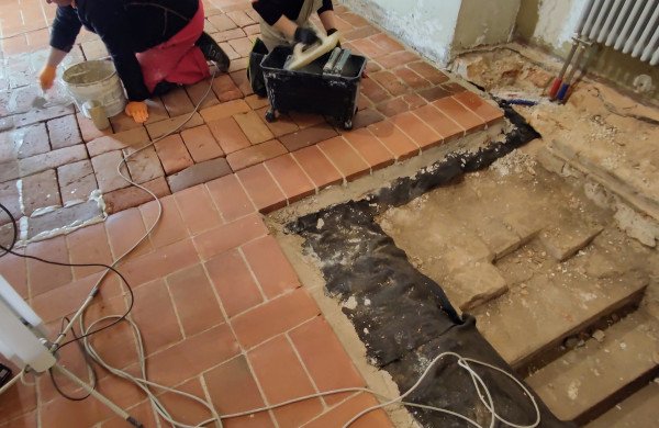 Jonavos Šv. apaštalo Jokūbo bažnyčioje - pirmosios mišios po remonto pertraukos